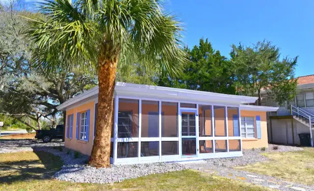 524 Hillside Dr. S