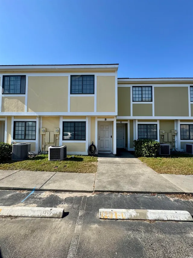 1207 Pinegrove Dr.