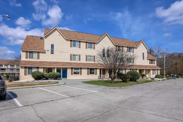 510 Fairwood Lakes