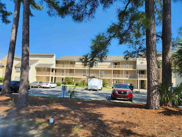 1025 Plantation Dr. W