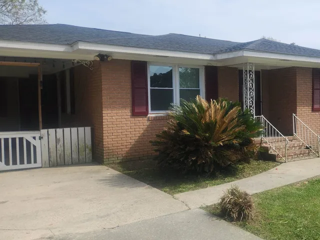102 N Hazel Ave.
