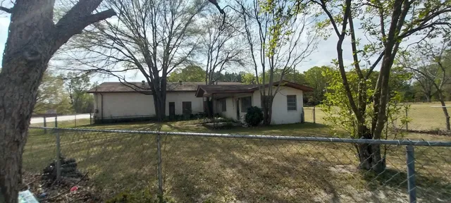 1637 W Highway 38