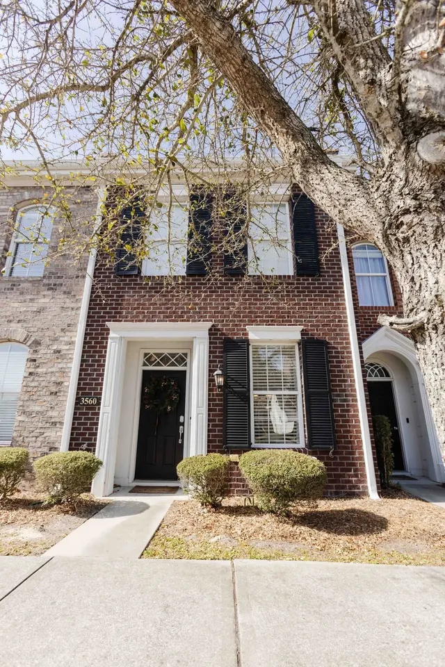 3560 Alexandria Ave.