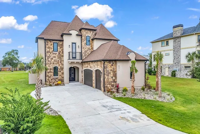 891 Waterton Ave.
