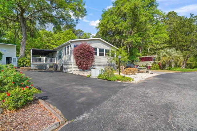 61 Saxon Ct.