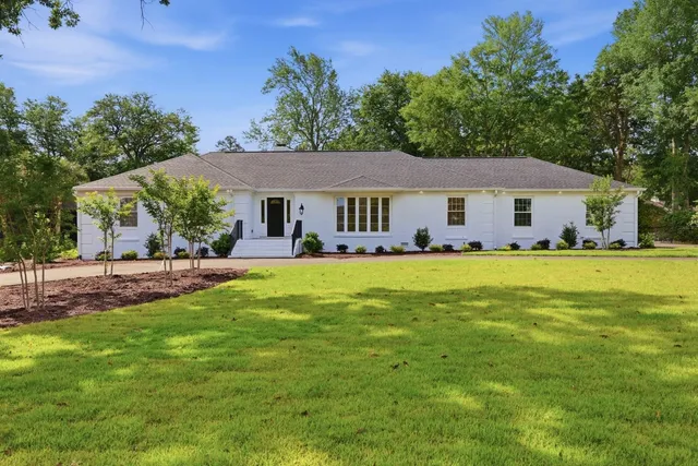 9404 Cove Dr.