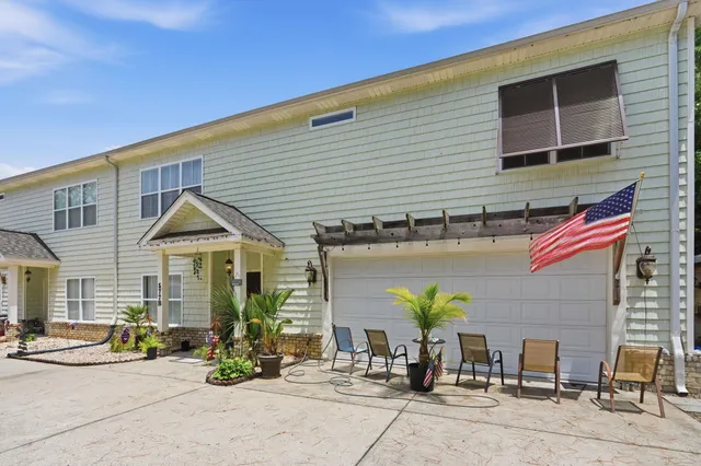 577 Sunnyside Ave.