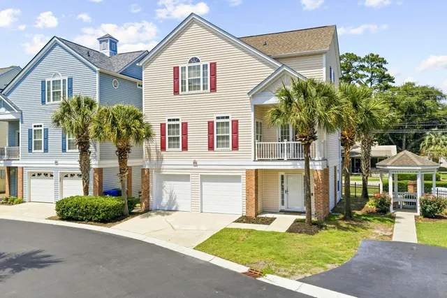 10 Palmas Dr.