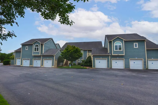 800 Castleford Circle