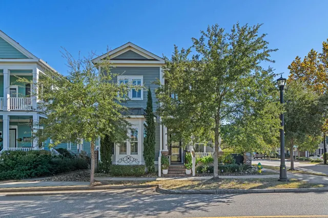 927 Iris St.