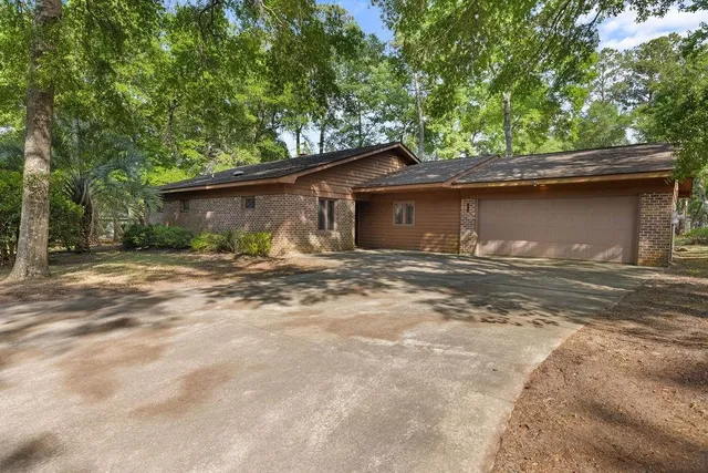 2204 Jefferson Circle