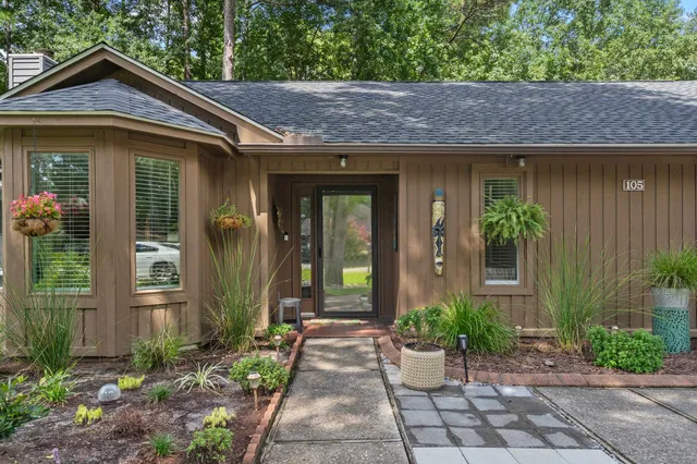 105 Hickory Dr.