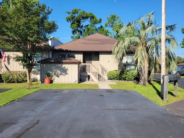 901 Colony Dr.