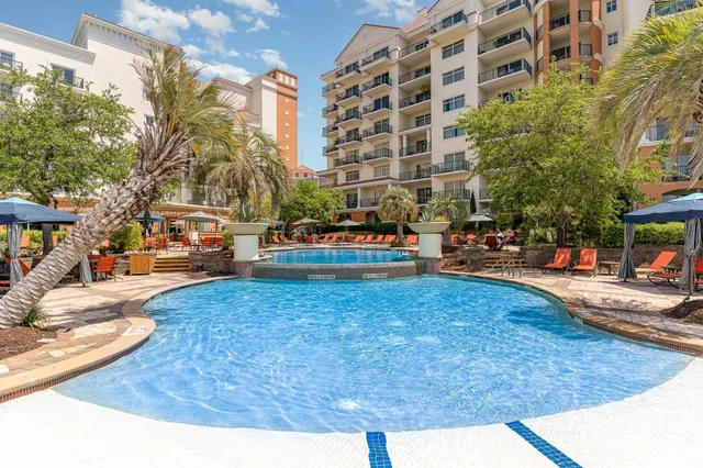 8121 Amalfi Pl.