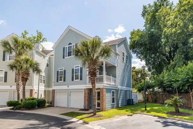 27 Palmas Dr.