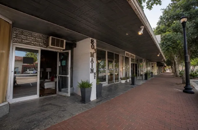 805 Main St.