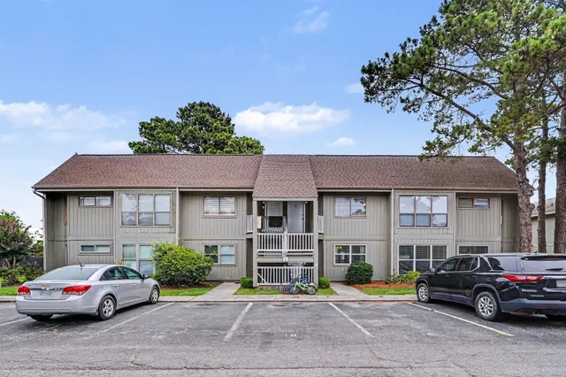 2000 Greens Blvd.