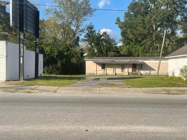 220 W Main St.