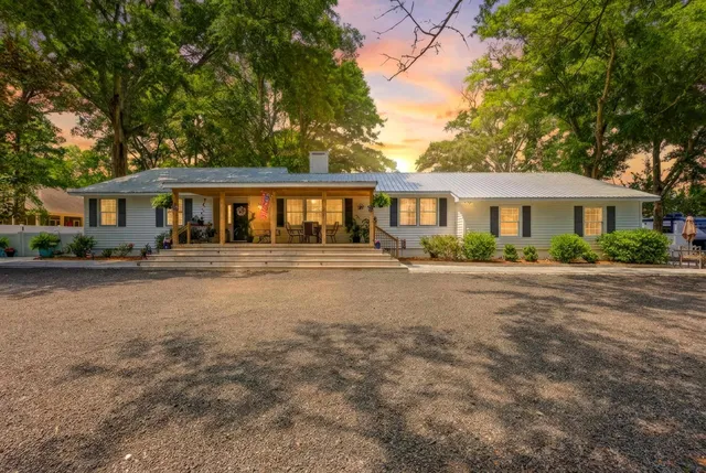 230 Cedar Point Ave.