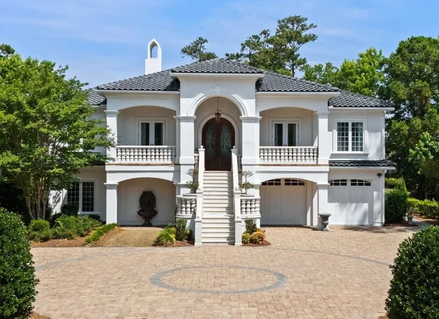 9305 Marina Pkwy.
