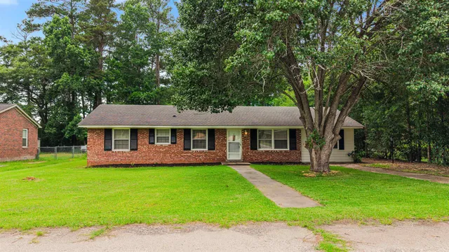 545 Hickory Ave.