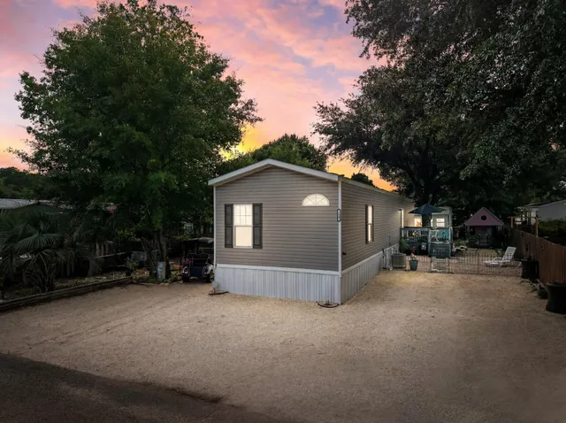 144 Crooked Island Circle