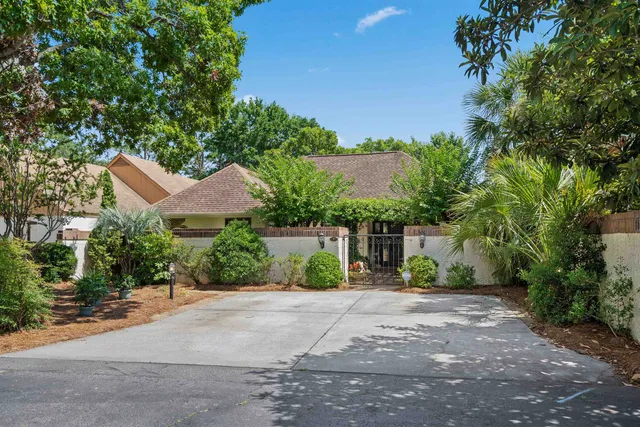 7 Valencia Circle