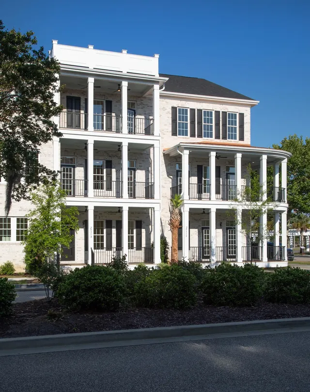 982 Farrow Pkwy.