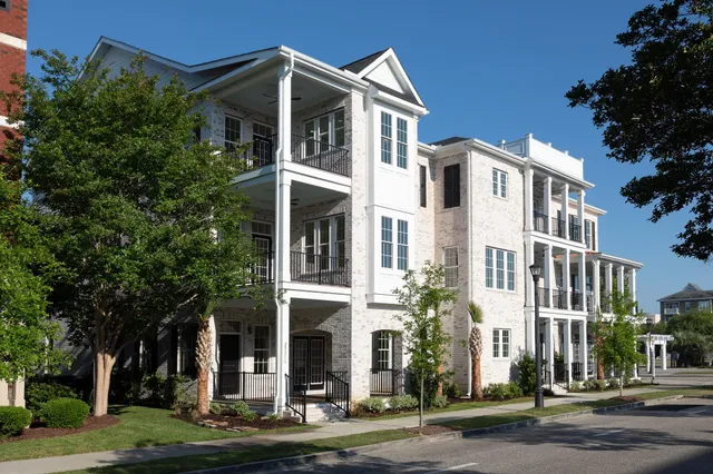 982 Farrow Pkwy.