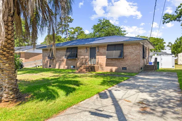 1016 Bay Dr.