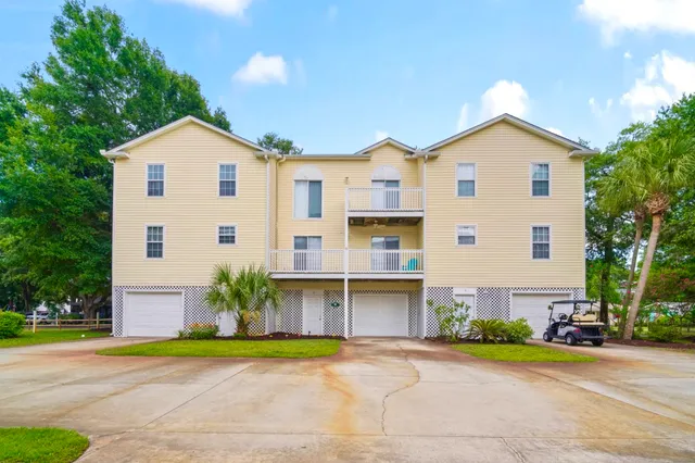 312 Willow Dr. S