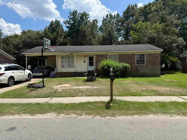 215 Huggins St