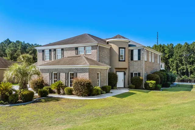 827 Oxbow Dr.