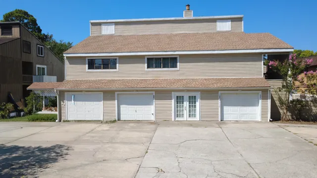 809 66th Ave. N