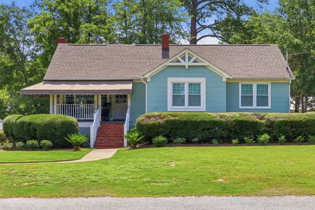 2415 Redwood St.
