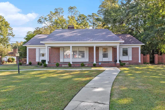 211 Pireway Rd.