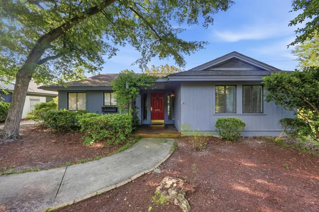 919 Cedarwood Circle
