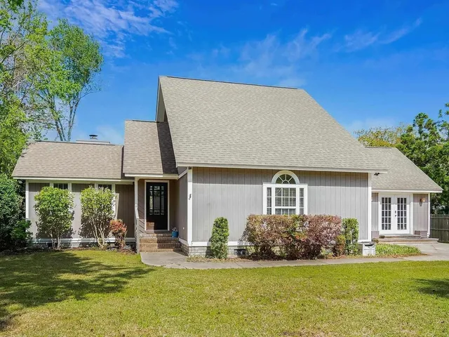 7 Pine Valley Ln.