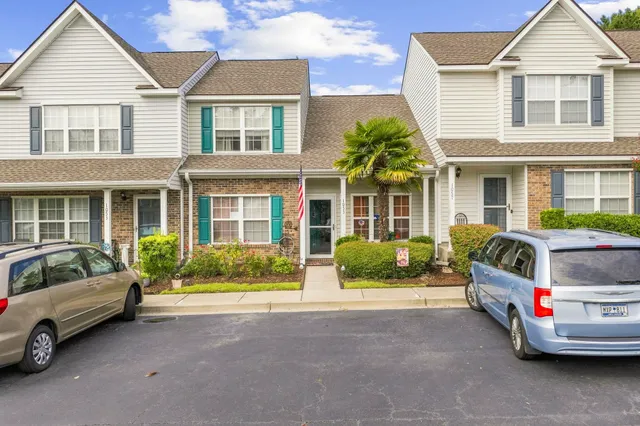 1055 Pinnacle Ln.