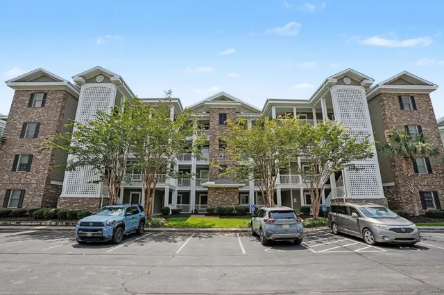 4851 Luster Leaf Circle