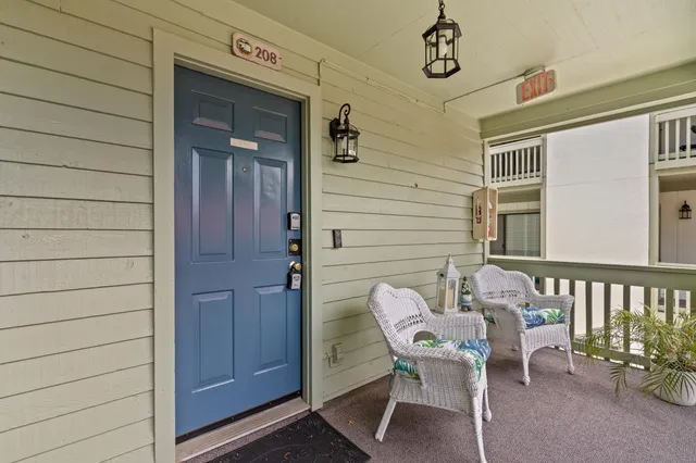 306 N 74th Ave.