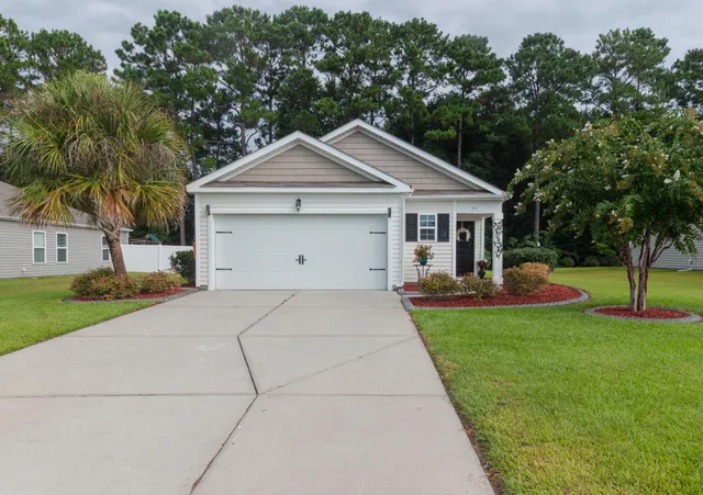 591 Mossbank Loop