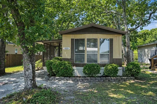 1525 Virgo Ln.