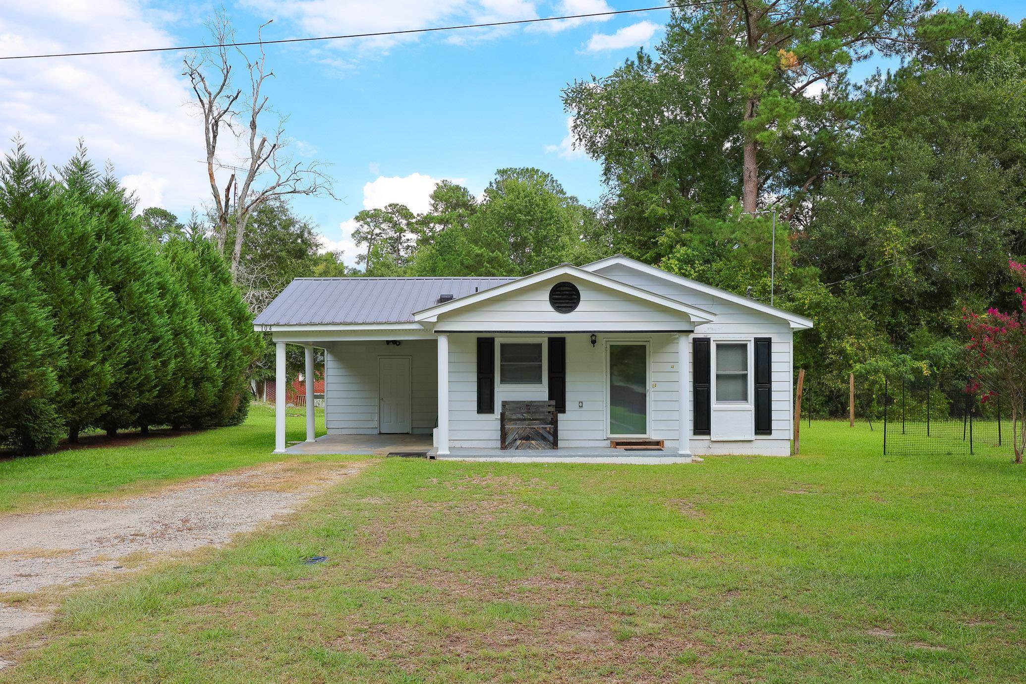 104 S Eaddy St. – Hemingway, SC