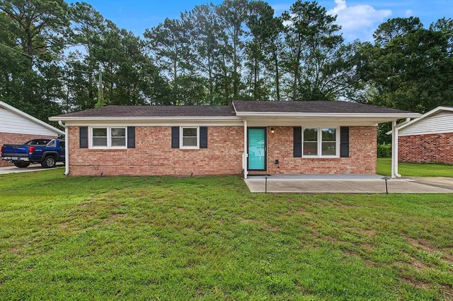 5660 Dogwood Circle