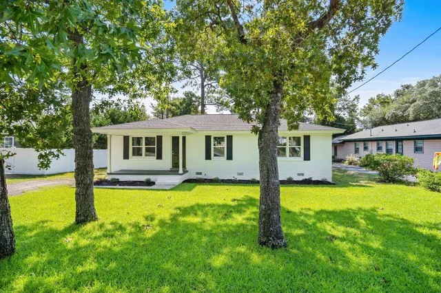 3816 Pine Lake Dr.