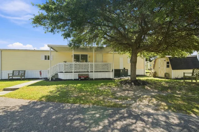 800 Waterway Dr.