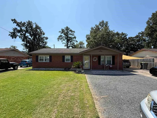 5582 Dogwood Circle