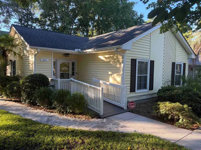 301 Stratford Pl.