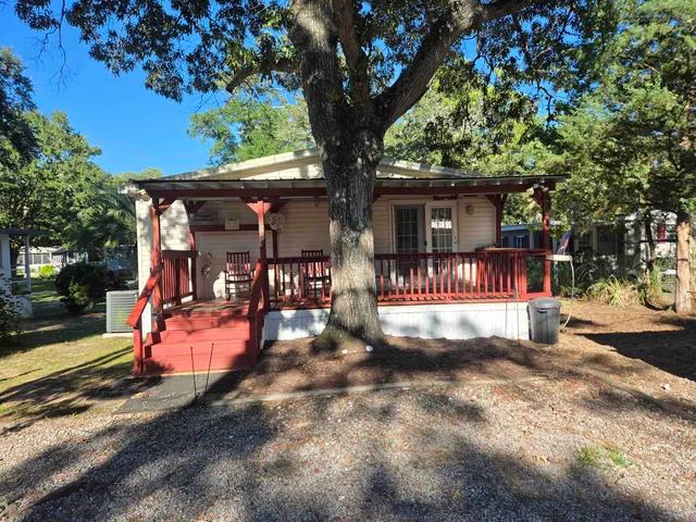 609 Live Oak Dr.